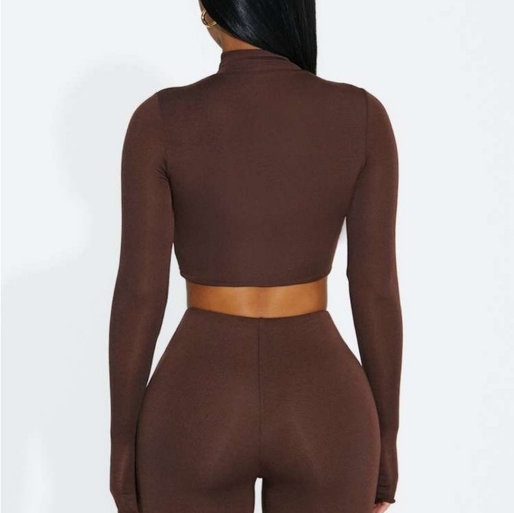 NAKED WARDROBE "DOWN MY NECK CROP TOP, CHOCOLATE L - Picture 2 of 11
